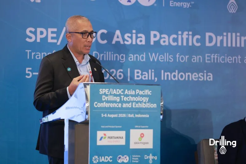 Foto:&nbsp;Avep Disasmita, President Director PT Pertamina Drilling Services Indonesia saat menyampaikan materi kepada para peserta&nbsp;APDT 2026 di Bali, 5-6 Agustus 2026.